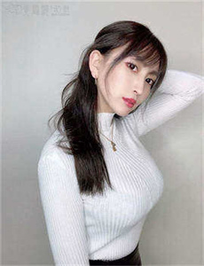 《公交车动一下就撞一下视频-漂亮美女2018完整版》