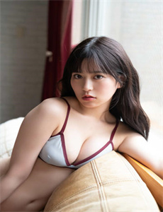《金瓶梅 温碧霞-美丽的水蜜桃2英文翻译300字》