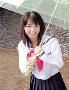 《艳妇雪白细嫩的艳妇-美国色情巜肉体市场》